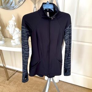 Under Armour fitted jacket Small